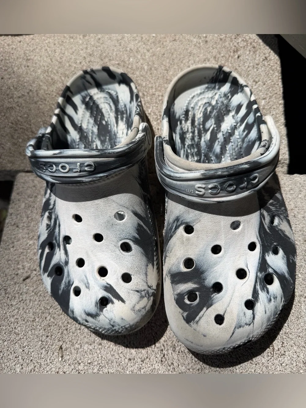CROCS Kids' Marble Pattern Classic Clog - Black & White size 4
